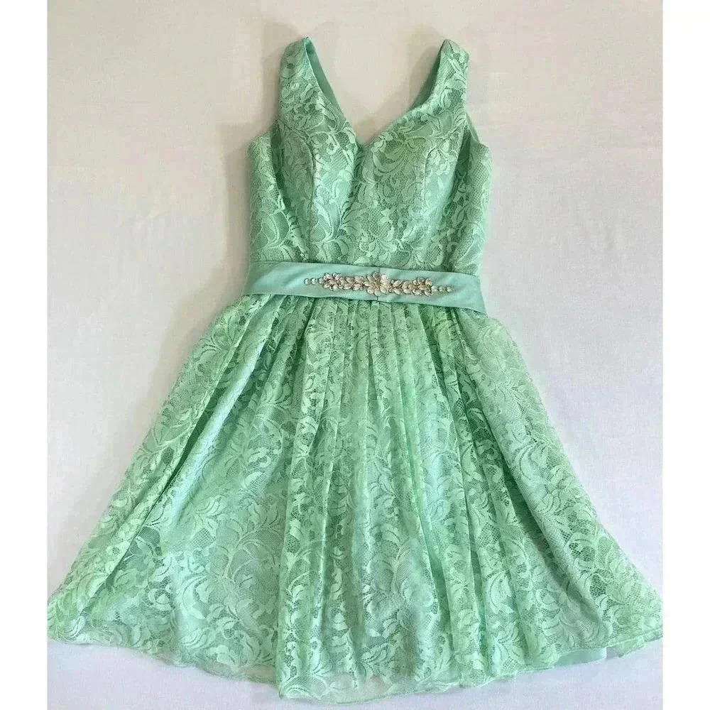 Mint Green Lace A-line Dress, Size Small w/ removable Sash & Built in Bra - Picture 2 of 11